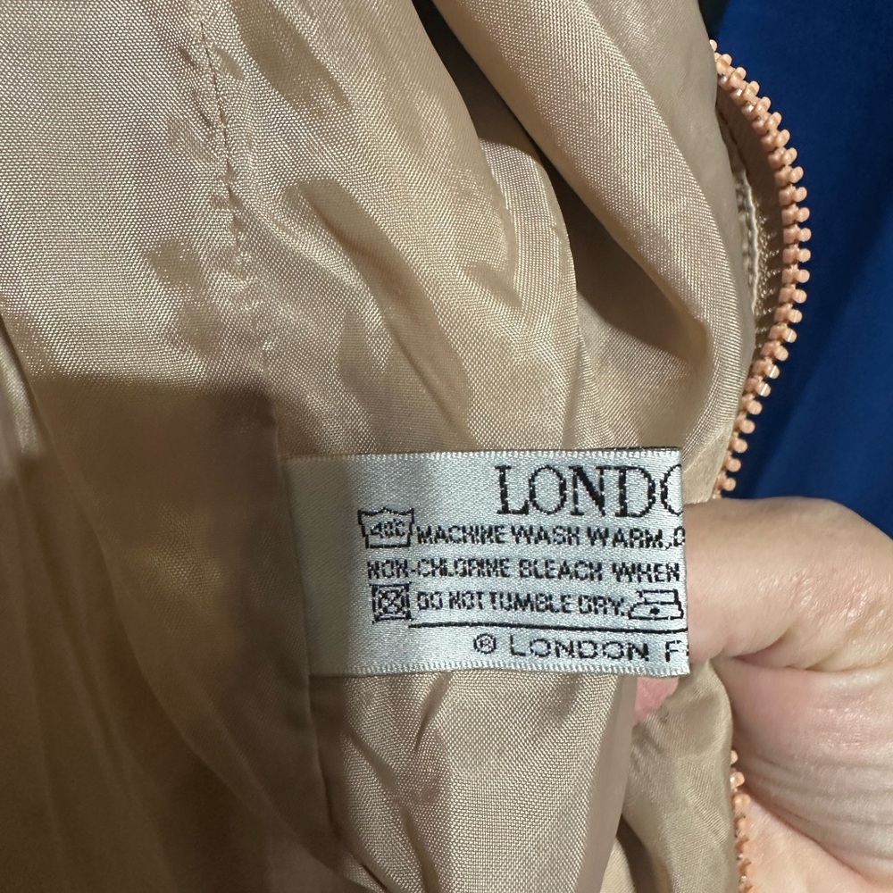 Vintage London Fog Women's Y2K Beige Trench Coat - Picture 5 of 7